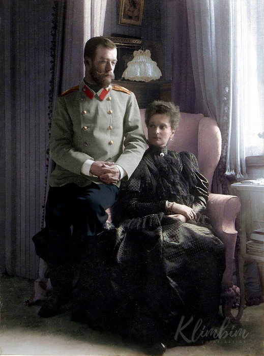 Наследник русского престола — шестнадцатилетний Николай — влюбился принцессу Алису Гессен-Дармштадтскую с первого взгляда.