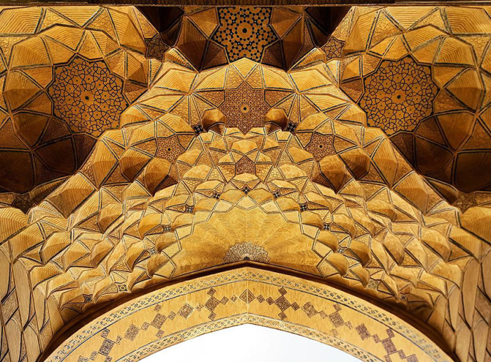 Уникальный потолок мечети.