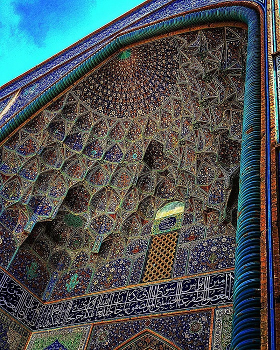 Памятник персидской архитектуры первой половины XI века.