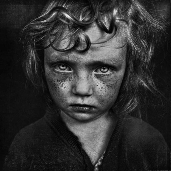 Ребёнок с грустными глазами. Фотограф: Ли Джефрис, Великобритания.