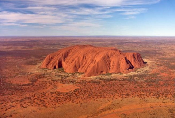 Знаменитая скала Улуру - появившейся благодаря безграничной «фантазии» природы.