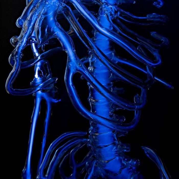 Светящаяся неоном скульптура-скелет Embodiment