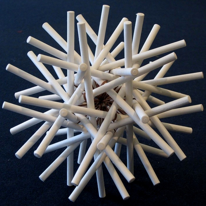 Скульптуры из канцелярских принадлежностей аспиранта кафедры математики Закари Абеля (Zachary Abel)