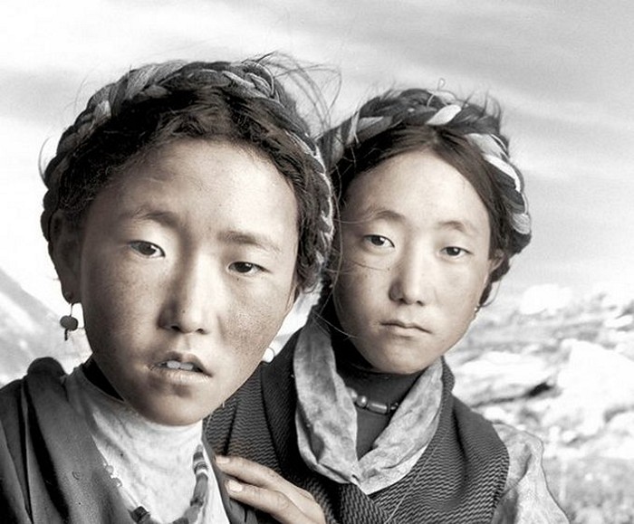 Шело, 20 лет и Бенба, 17 лет. Ньялам, Тибет.