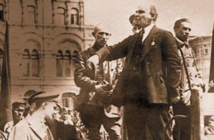 Ленин во время выступления на митинге | Фото: nnm.me