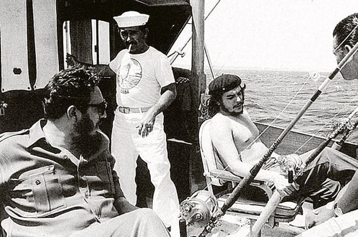 Фидель Кастро и Че Гевара на рыбалке | Фото: kp.ru