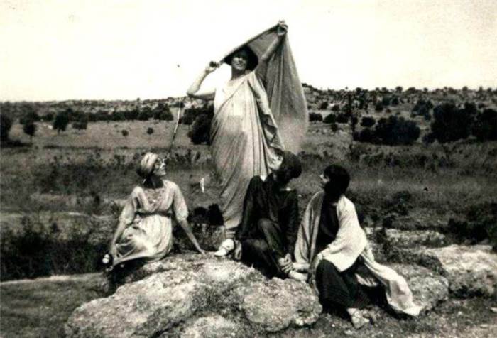 Айседора Дункан со своими ученицами. Греция, Фивы 1920 | Фото: liveinternet.ru