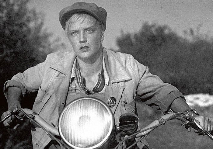 Кадр из фильма *Трактористы*, 1939 | Фото: supermyzika.ru