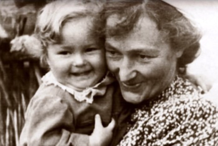 Мария Капнист с дочерью Радой