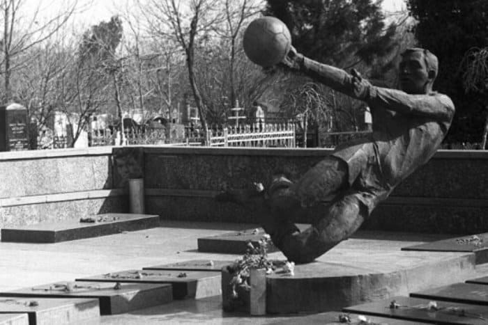 Памятник погибшим футболистам | Фото: sputnik.kg