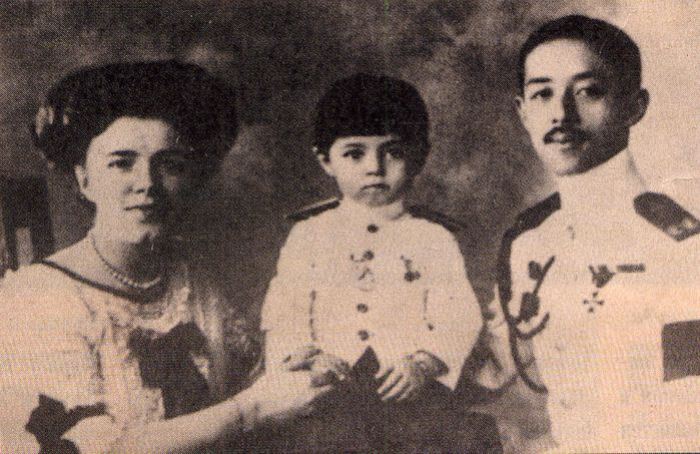 Катерина Десницкая и принц Чакрабон с сыном