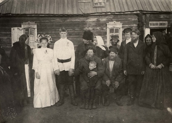 Люди и дома русской деревни 19 века: найденные фотографии экспедиций Шабунина