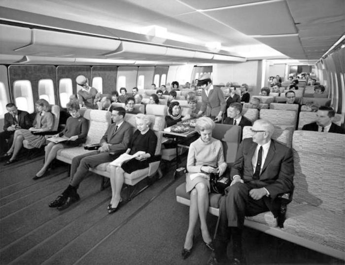 Эконом-класс в самолёте Boeing 747 в 1960-х годах.