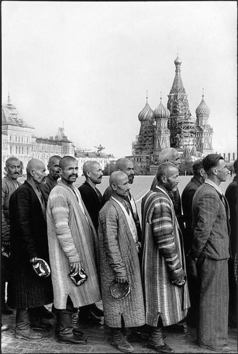 Очередь в мавзолей Ленина. СССР, Москва, 1954 год.
