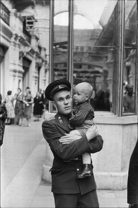 Государственный универсальный магазин. СССР, Москва, 1954 год.