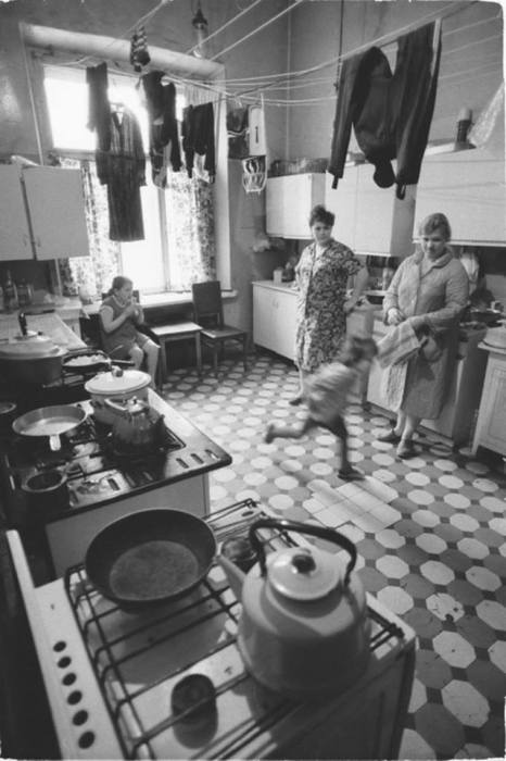 Коммунальная кухня в 1983 году.