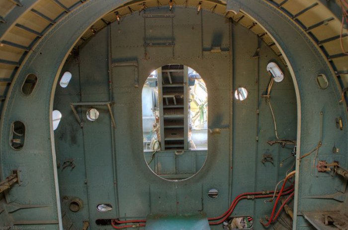 Отделенный отсек внутри одного из самолетов ВВА-14 внутри которого находился экипаж.