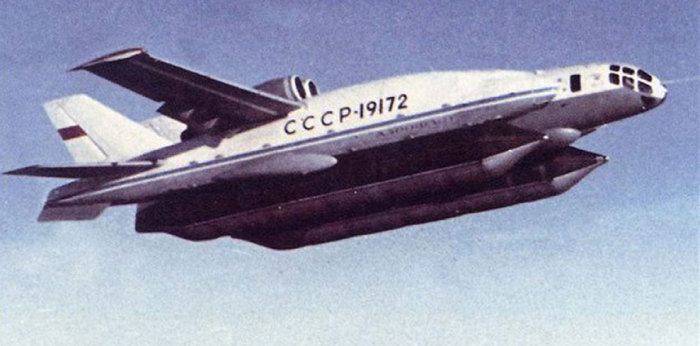 Советский самолет ВВА-14 во время полета. 