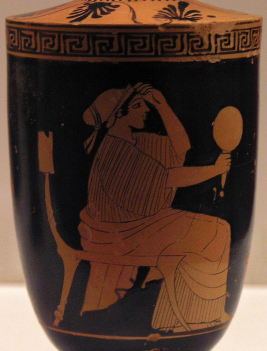 Сидящая женщина держит зеркало. Древнегреческий лекиф, около 470-460 гг. до н.э. | Фото: en.wikipedia.org.