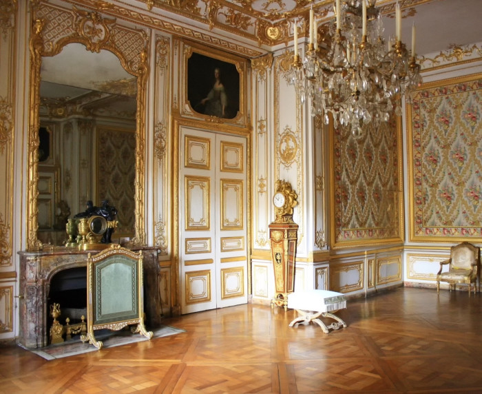 Малые апартаменты Короля в Версале. | Фото: fiveminutehistory.com.
