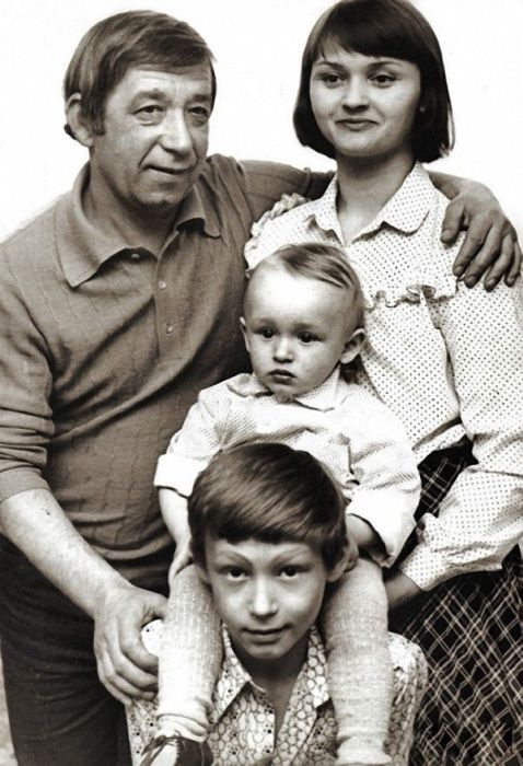 Супруги Брондуковы с детьми. / Фото: www.supercoolpics.com