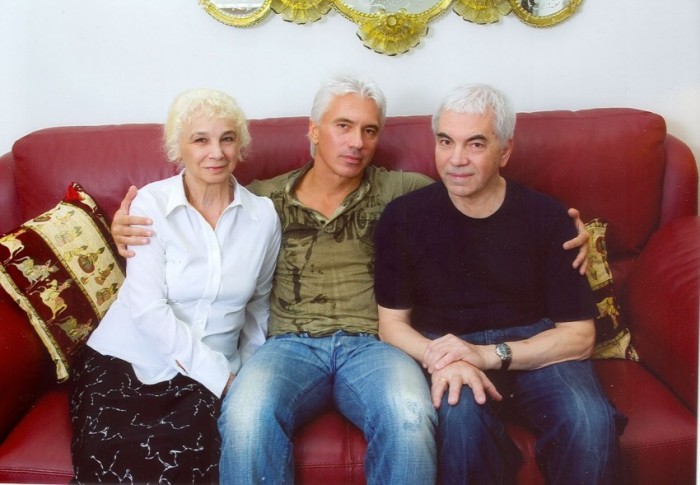 Дмитрий Хворостовский с родителями Александром Степановичем и Людмилой Петровной. / Фото: www.vokrug.tv