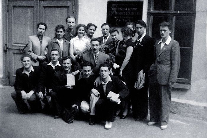 С однокурсниками по ГИТИСу. / Фото: из личного архива М. Захарова