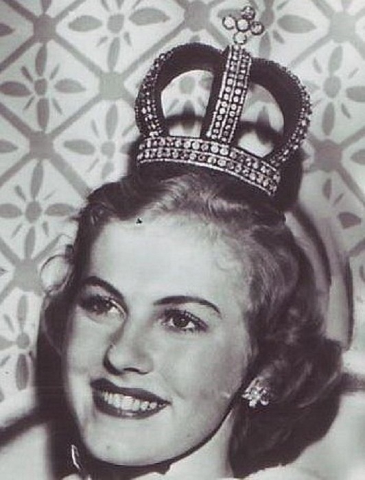 Арми Куусела, Финляндия. «Мисс Вселенная — 1952». 18 лет, 165 см