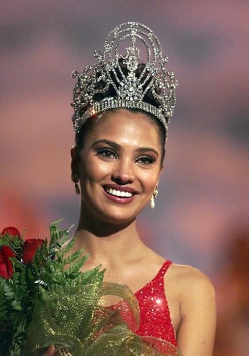 Лара Датта, Индия. Мисс Вселенная-2000  22 года, рост 173 см