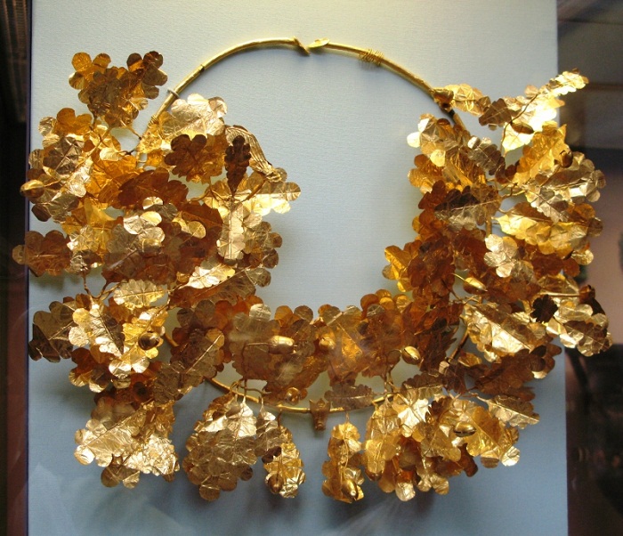 Венец македонских правителей, выполненный из скифского золота. Технологию изготовления не могут повторить до сих пор