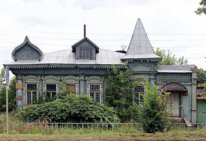 Один из замечательных резных домов, которые еще сохранились во Владимирской области. Гороховец.