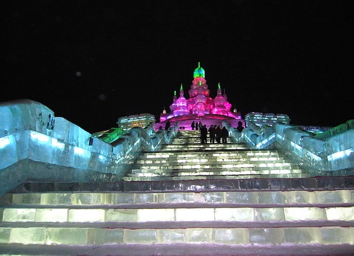 http://www.kulturologia.ru/files/u5694/harbin-ice-festival-1.jpg