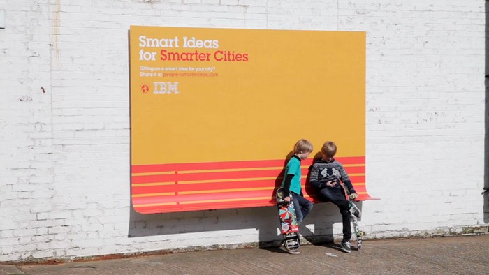 Умный город – умная реклама. Полезные бигборды от IBM