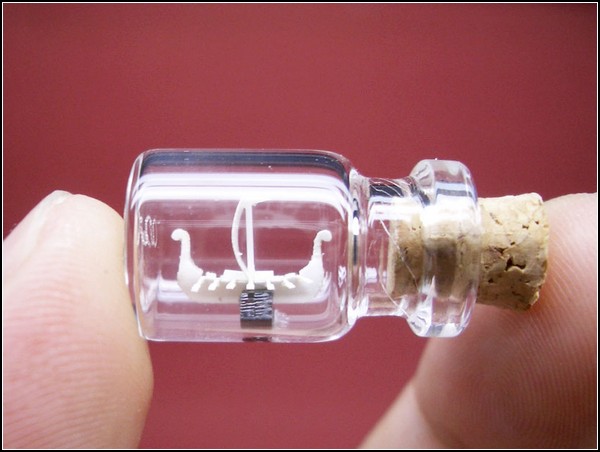 Миниатюры в миниатюрных бутылках 