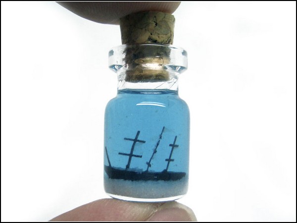 Миниатюры в миниатюрных бутылках 