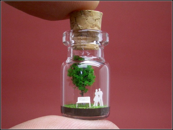 Миниатюры в миниатюрных бутылках 
