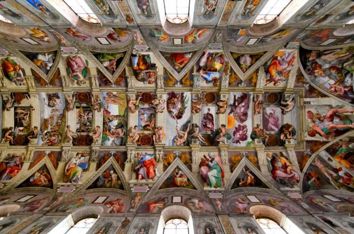 Потолок Сикстинской капеллы в Ватикане.