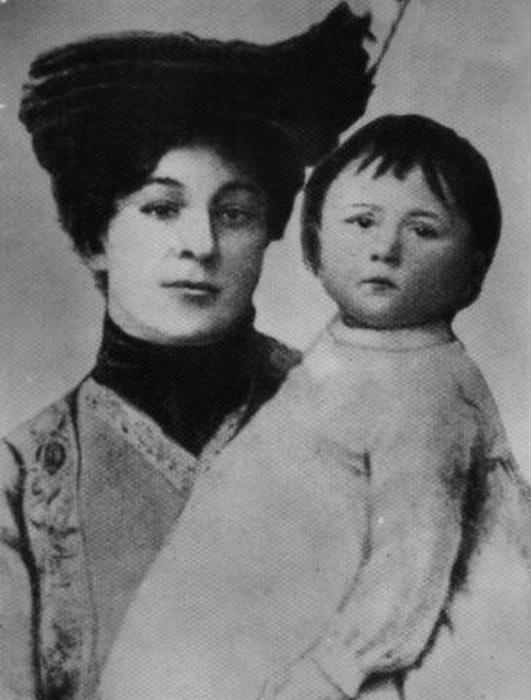 Мария Куприна-Иорданская, первая жена Куприна, с их дочерью Лидией.