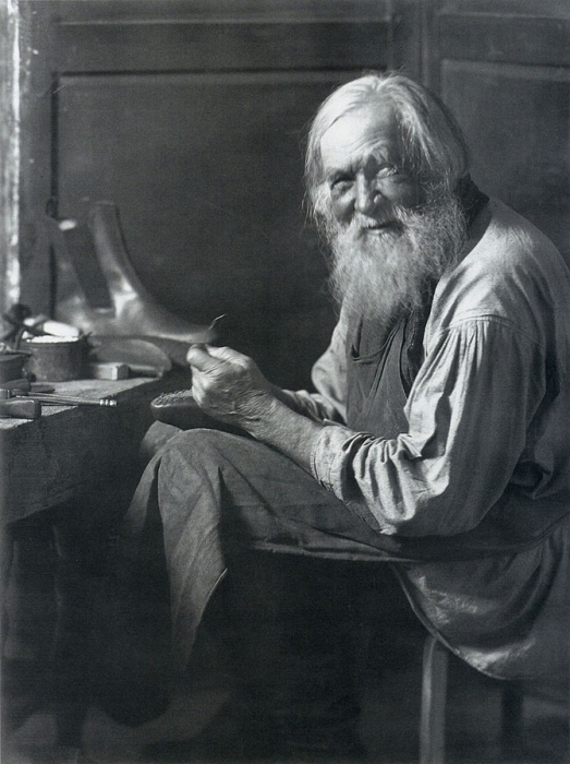 Сапожник. Фото 1903-1905 года.