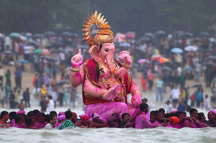 Индийские фестивали: бог-слон Ганеша. 11 сентября, Мумбаи. Фото Вивека Пракаша