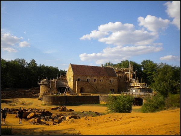 Замок Геделон - самый амбициозный проект реконструкторов средневековья в мире