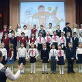 Российских школьников научат петь хором любимую песню президента Путина