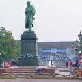 У памятника Пушкину восстановили ранее украденные цепи-ограждения