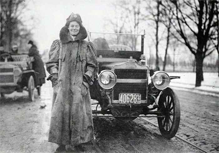 Камилла дю Гас - первая в мире женщина-автогонщик