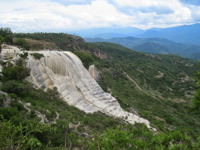 Окаменевший водопад в Мексике