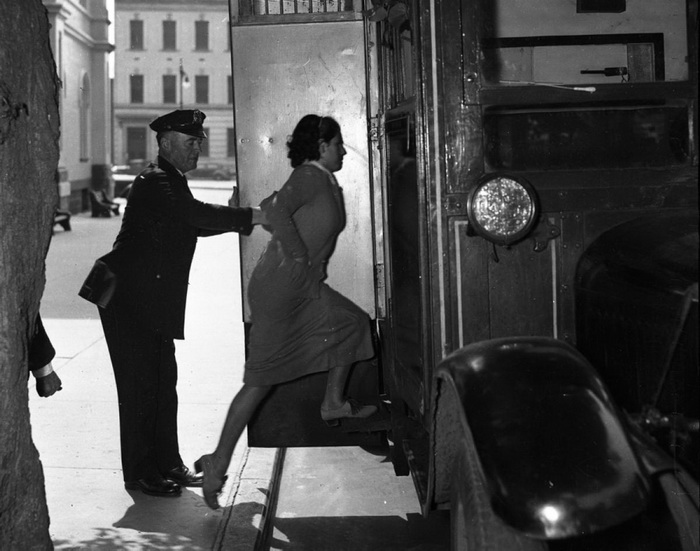 17-летняя Ненси Сервилл арестована за то, что стояла на шухере во время налета гангстерской банды, 1936 год