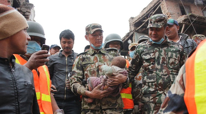 Невероятное спасение после землятресения в Непале