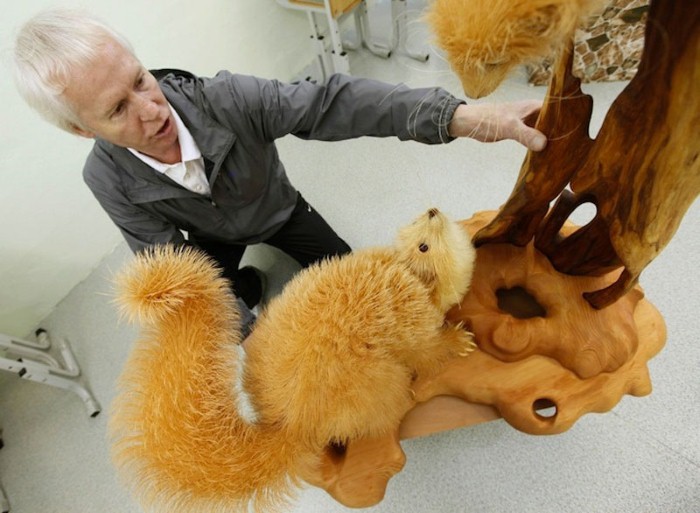 Колоритные фигуры животных из деревянных стружек от Сергея Бобкова