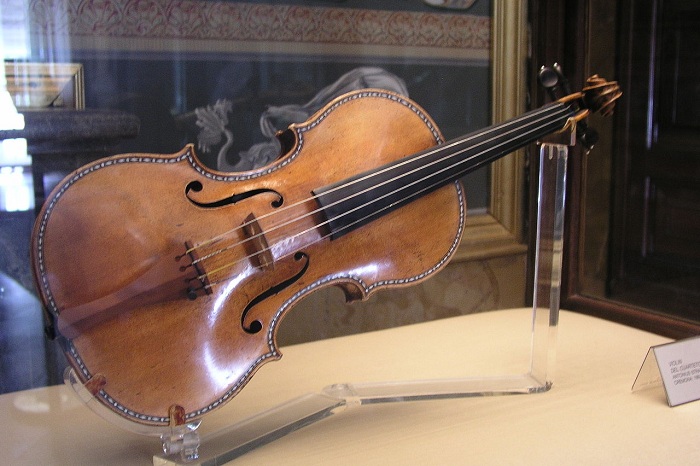 http://www.kulturologia.ru/files/u17975/1280px-PalacioReal_Stradivarius1.jpg