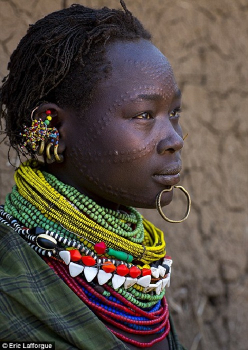 БЛОГ ПОЛЕЗНОСТЕЙ: Шрамирование - кровавый и болезненный способ «украшения» тела среди африканских племен